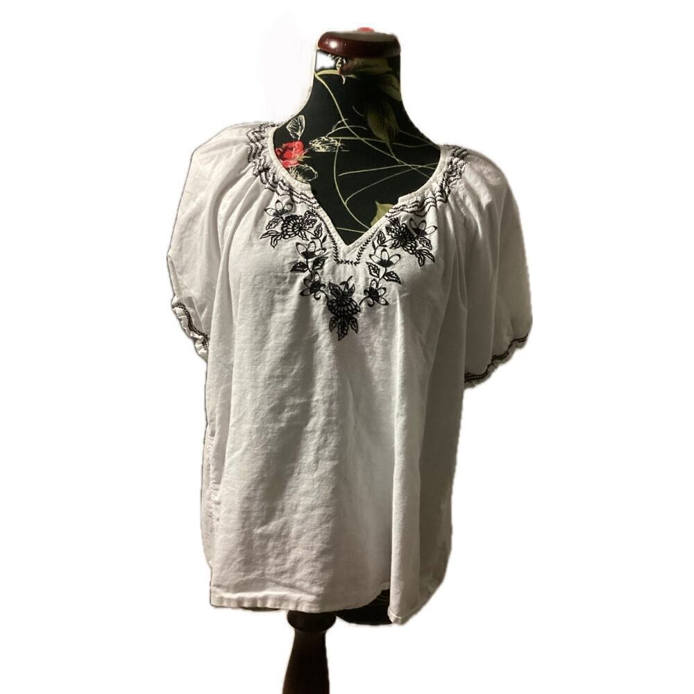 Sonoma white cotton with blue‎ embroidered flower